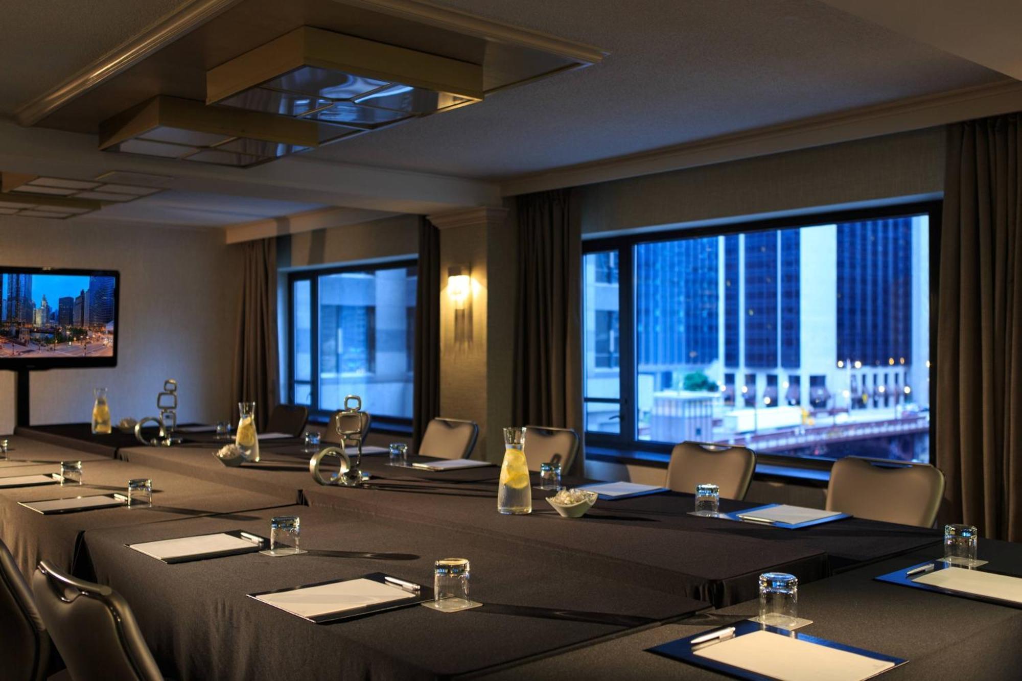 Renaissance Chicago Downtown Hotel Bagian luar foto